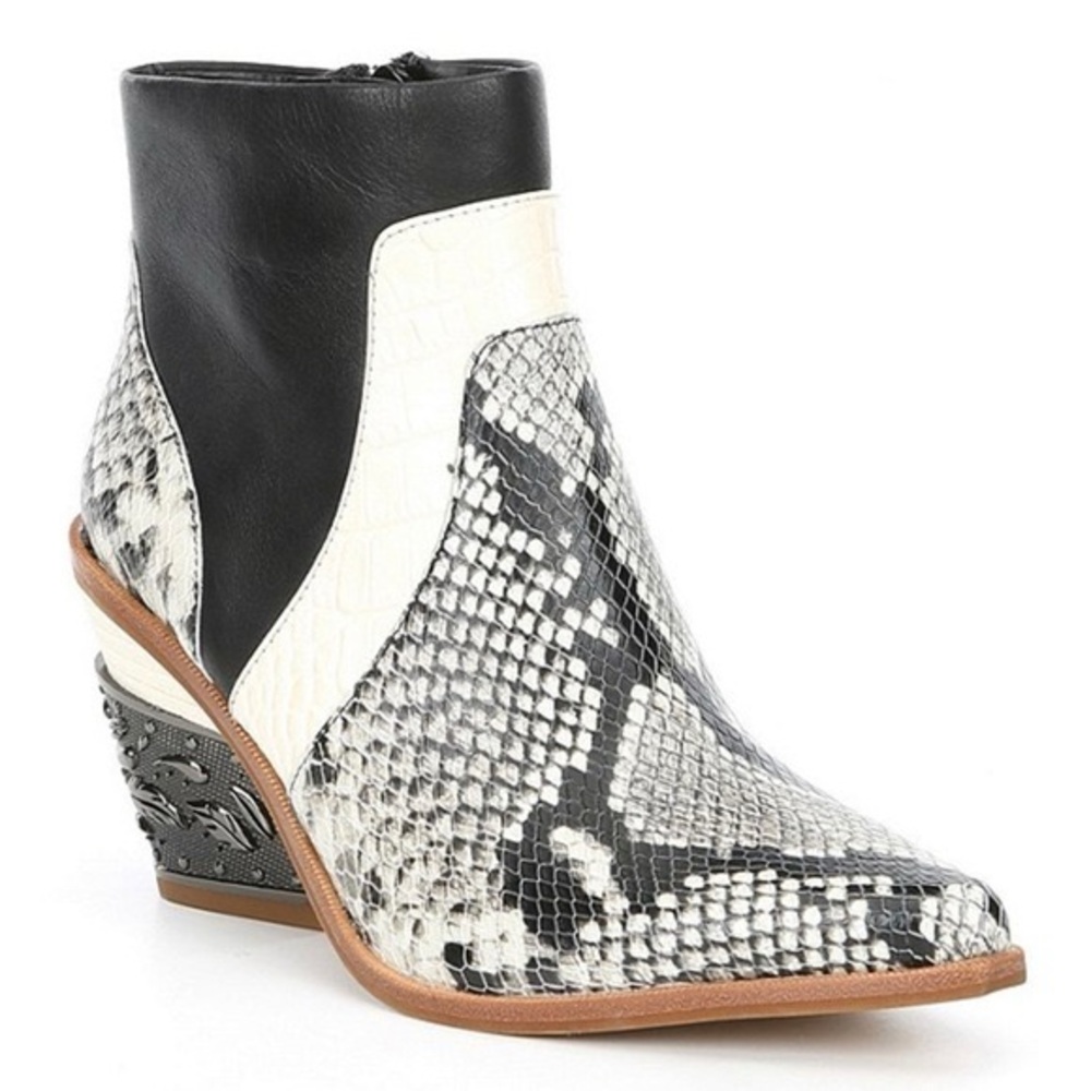 Gianni Bini Eviee Snake Print Metal Block Heel Western Booties Size 8